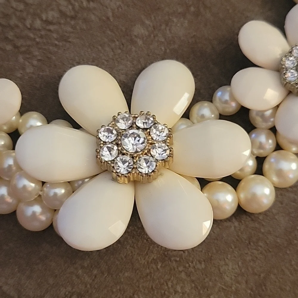 VCLM Retro 1960s Cream Floral Acrylic Glass Pearl Beaded Bridal Necklace
